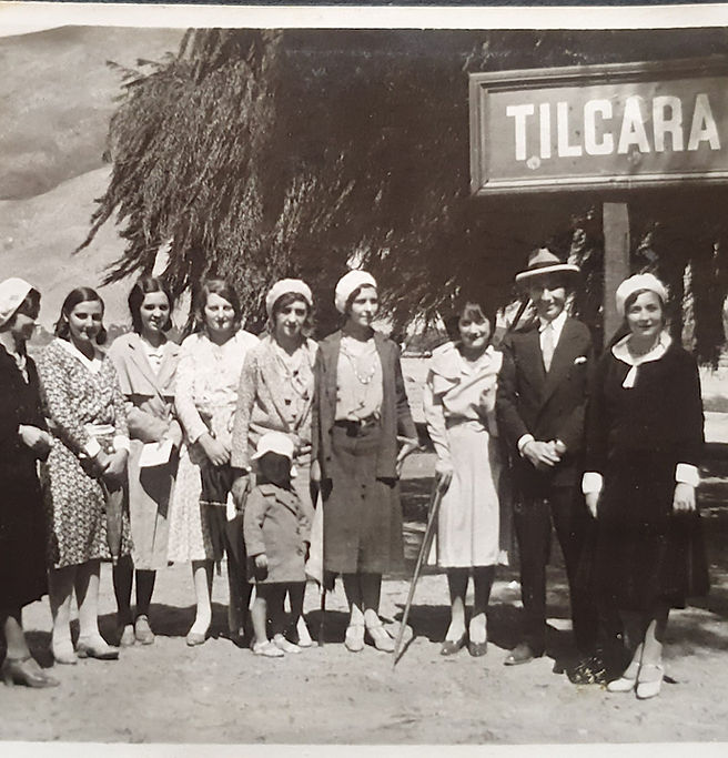 Hermanos armanini en estacion tilcara_sin_bordes.jpg