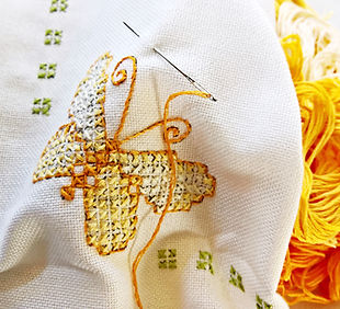 Вишивка метеликами