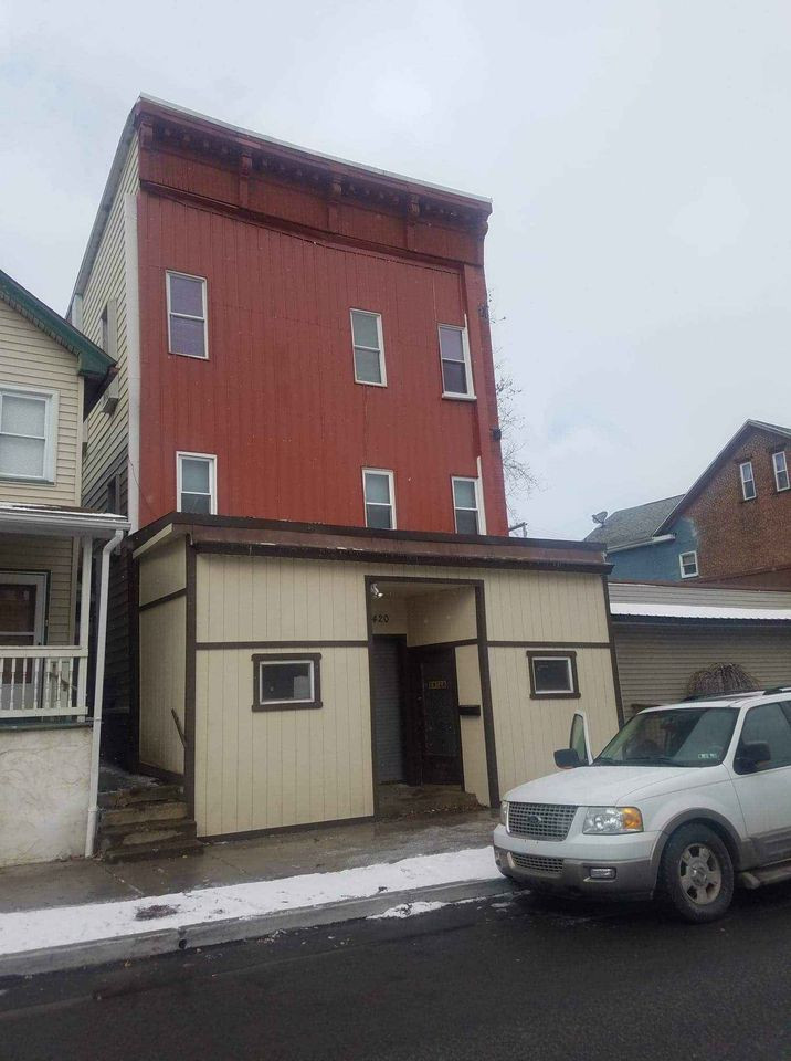 2420 Broad Ave. Altoona, PA 16601 Apt 1