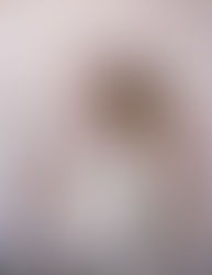 Fort d'une solide expérience professionnelle de 17 ans, Marina a plusieurs qualités. Visagiste h