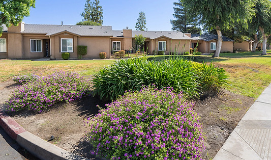 caldwell-village-apartments-visalia-ca-community-area.jpg
