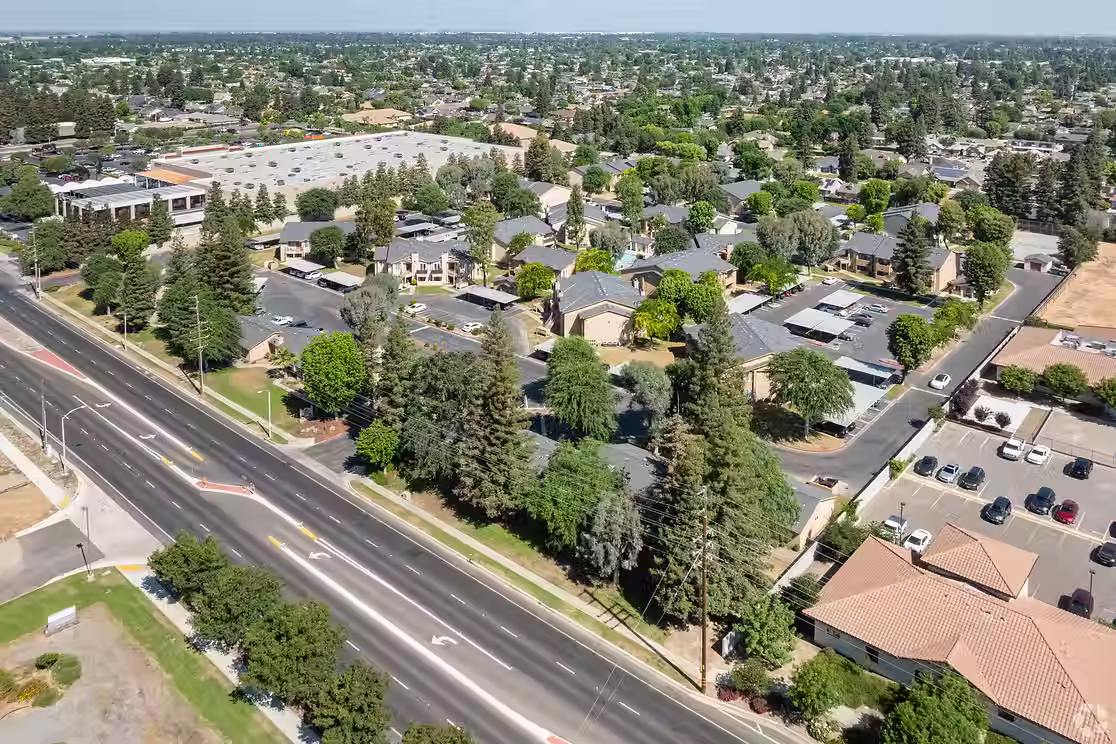 caldwell-village-apartments-visalia-ca-aerial-context.jpg
