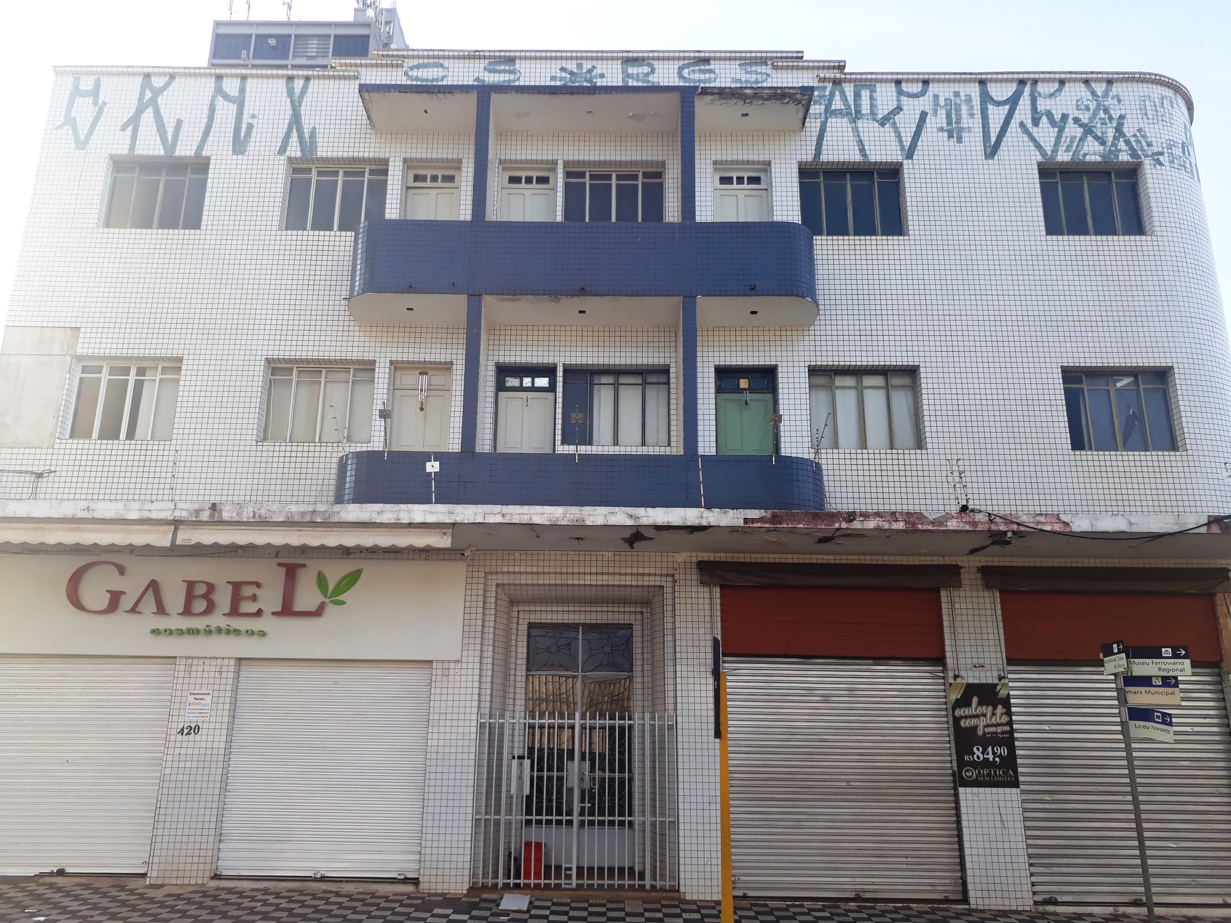 Edifício esquina Rua 1de Agosto