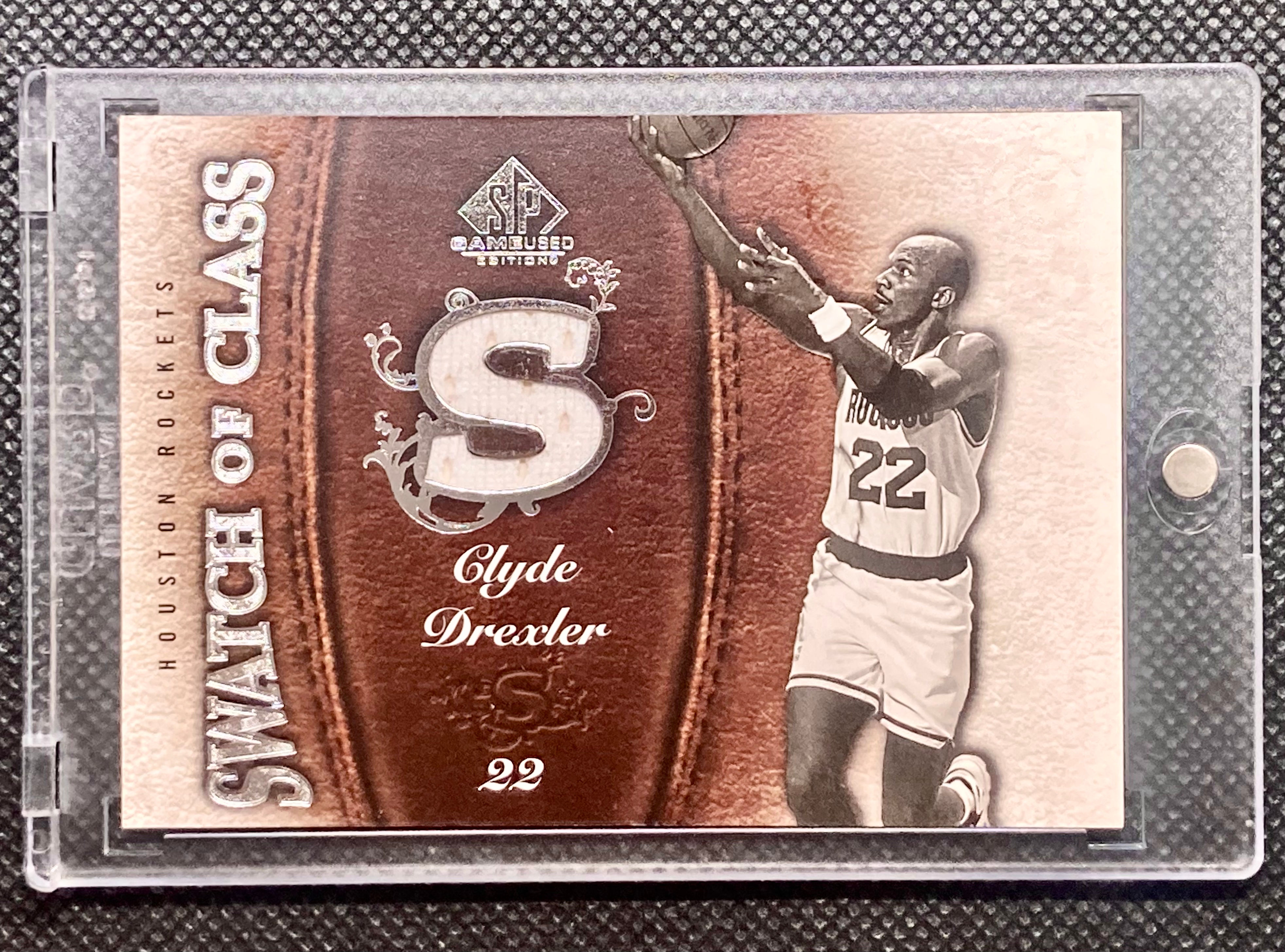 CLYDE DREXLER - Upper Deck Swatch of Class Game-Worn Jersey