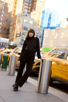 Shooting photo fashion urbain à New York en fin de journée avec modèle agence