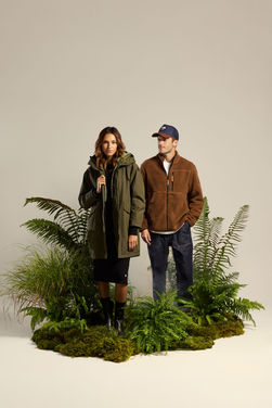 Détail technique par photographe de mode sur poches zippées Bermudes femme