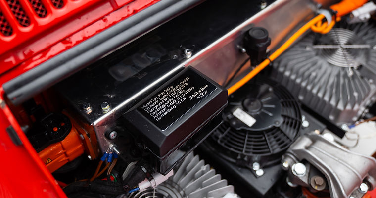 Elektromotor von einem wunderschönem Fiat 500 -e welcher mann kaufen kann.