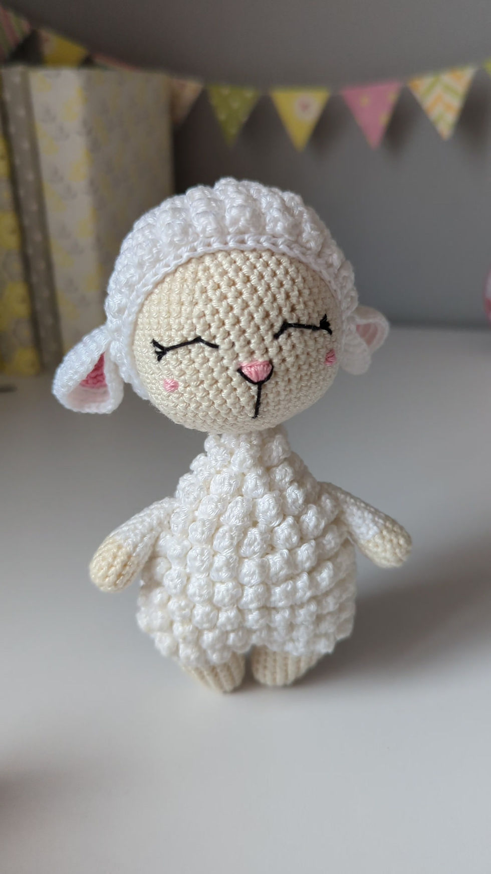 Thumbnail: Video presentation of a crocheted white lamb