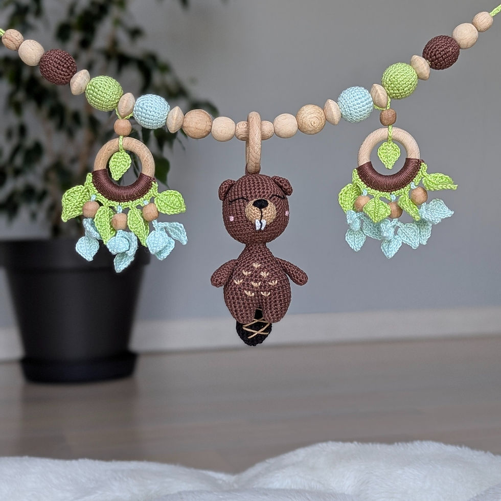 Crochet stroller chain with soft beaver and wooden ring, botanical motifs in brown-green colors