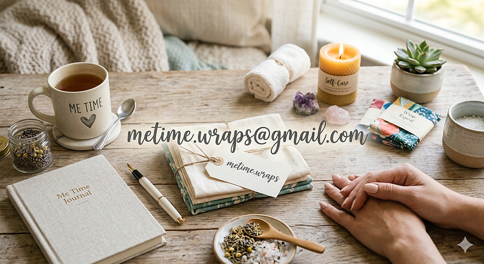 Gemütlicher Tisch mit Nagelfolien und E-Mail-Adresse.