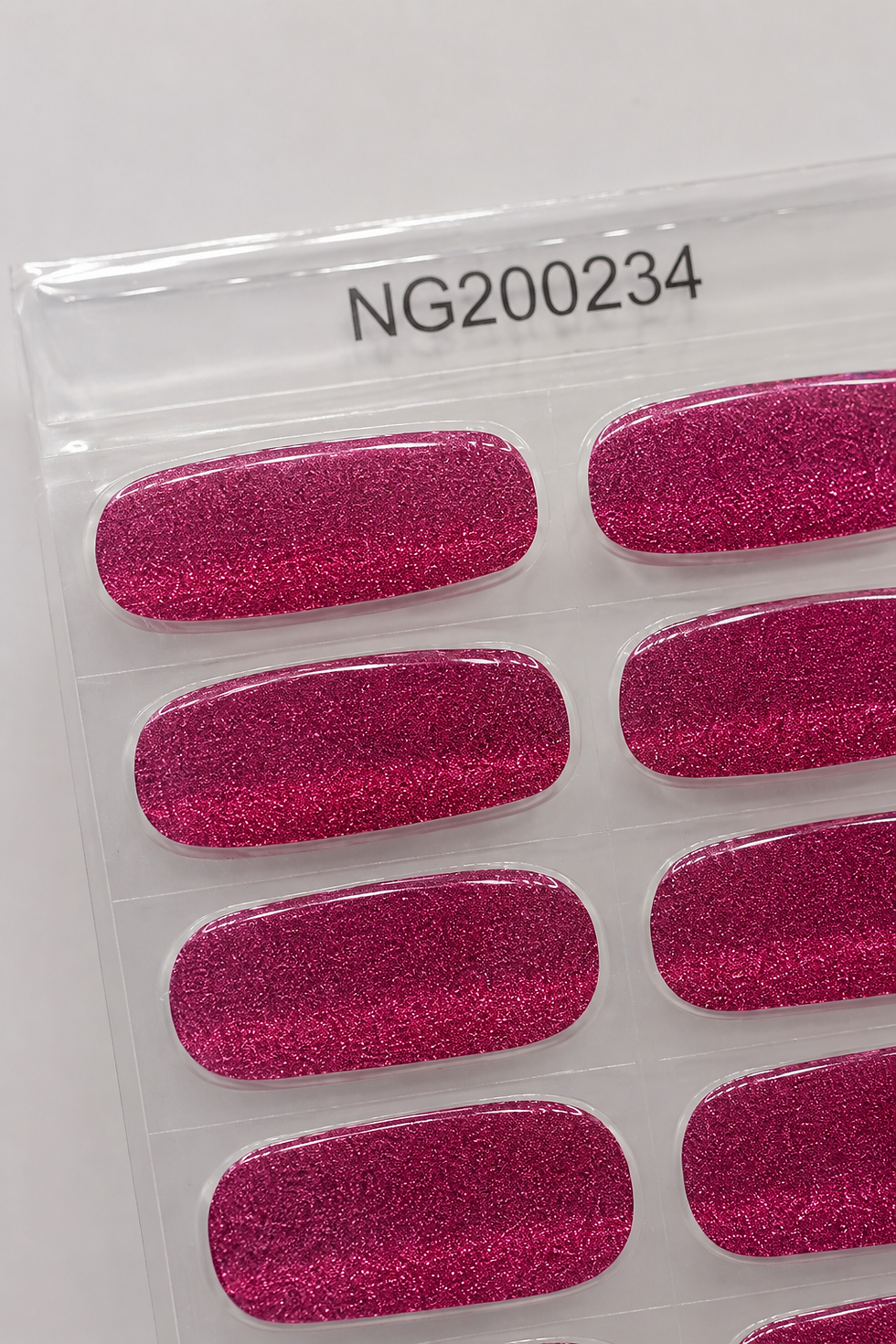 Glitzernde Ruby Rush Nagelfolien in dunklem Pink