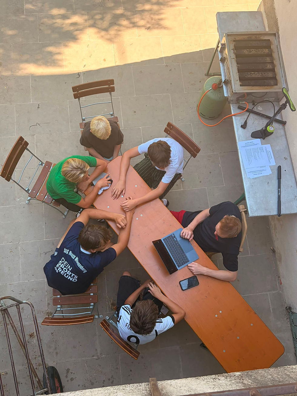 Tag 7: Bunter Abend Workshops, Pool & französischer Abend