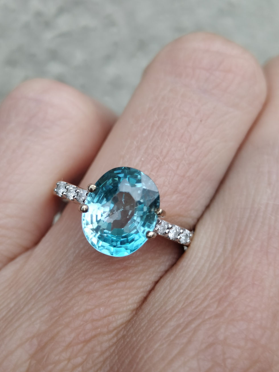Miniaturbild: Engagement Vintage Natural Blue Zircon Diamond Ring 9ct Gold