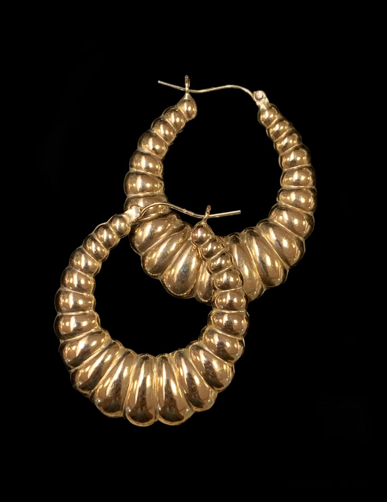 Medium Shrimp Hoop Earring Gold 10k