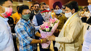 Anurag Thakur celebrates his 46th birthday with BJYM workers in Chandigarh