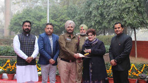 Mayor unfurl the National Flag at MC Building