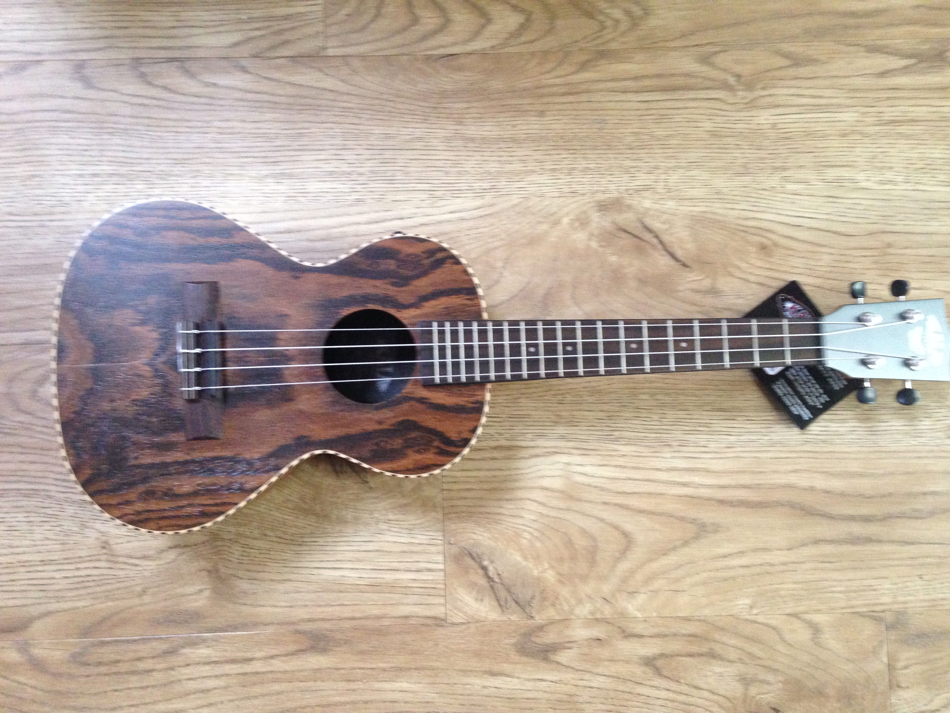 Kala "Butterfly" Bocote tenor ukelele met EQ