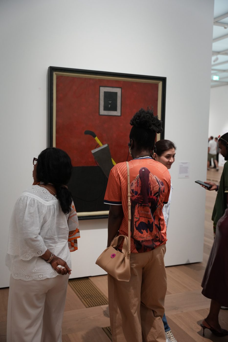 AfroSwissters guests viewing a Kerry James Marshall painting at Kunsthaus Zürich