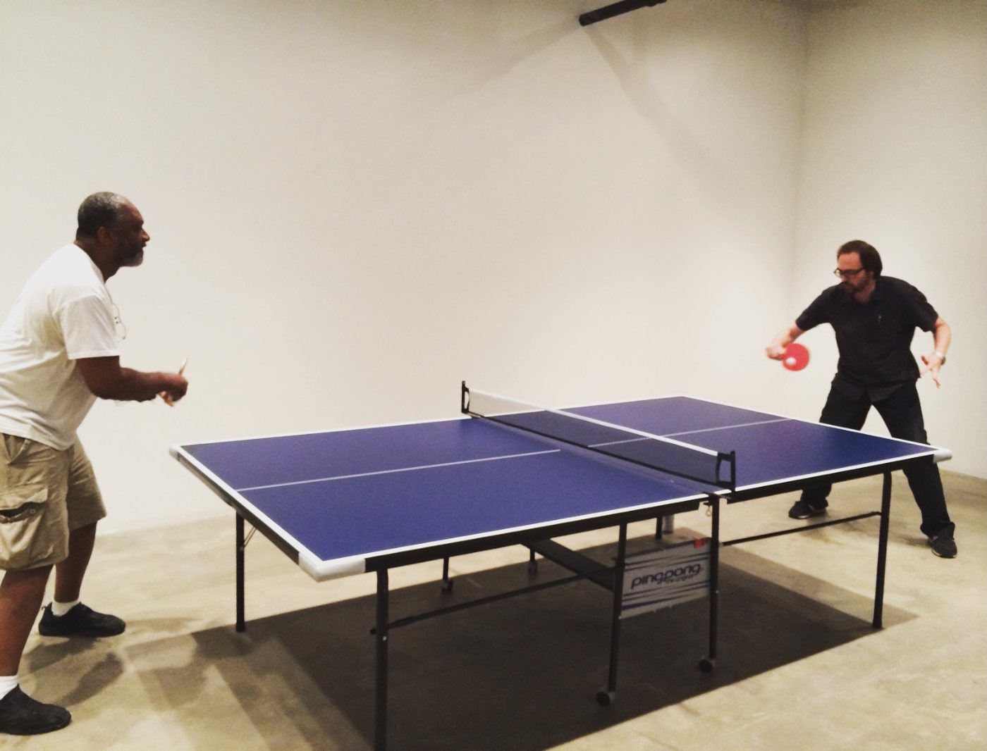 Kerry James Marshall and Dieter Roelstraete playing ping-pong