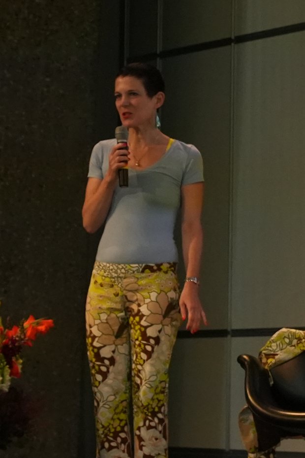 Cathérine Hug welcoming the audience