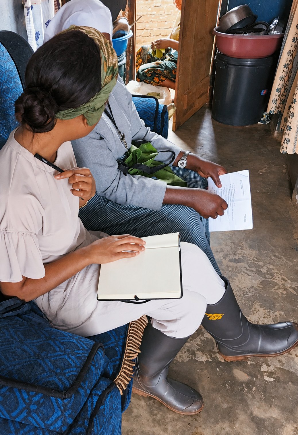 Tallulah Patricia Bär taking notes during an interview in the Ruvuma region, Tanzania