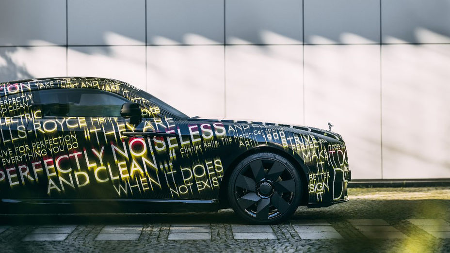 【閃靈現身 領啟電動新時代|ROLLS ROYCE 首款真正電動車 SPECTRE】