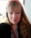 profile picture of artist and blogger Noor Deleersnyder, founder of Artfoli.webp