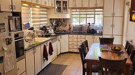 


להשכרה בבני יהודה , בית מהמם ושמור, 6 חדרים, 150 מטר בנוי, מותאם למשפחה, היושב על דונם. 
בית משפחה נהדר, מטבח מפנק ומסודר, שני שירותים, אחד כולל אמבטיה, מיזוג, 2 חניות צמודות, מרפסת מקורה, גינה גדולה ומטופחת עם עצי פרי מניבים עם השקיה ממוחשבת וגן ירק.
מקלט בחצר.

6,800 ש"ח לא כולל חשבונות

לפרטים: 
רונדה 052-298-5416 



 






להשכרה בבני יהודה , בית מהמם ושמור, 6 חדרים, 150 מטר בנוי, מותאם למשפחה, היושב על דונם. 
בית משפחה נהדר, מטבח מפנק ומסודר, שני שירותים, אחד כולל אמבטיה, מיזוג, 2 חניות צמודות, מרפסת מקורה, גינה גדולה ומטופחת עם עצי פרי מניבים עם השקיה ממוחשבת וגן ירק.
מקלט בחצר.

6,800 ש"ח לא כולל חשבונות

לפרטים: 
רונדה 052-298-5416 



 



