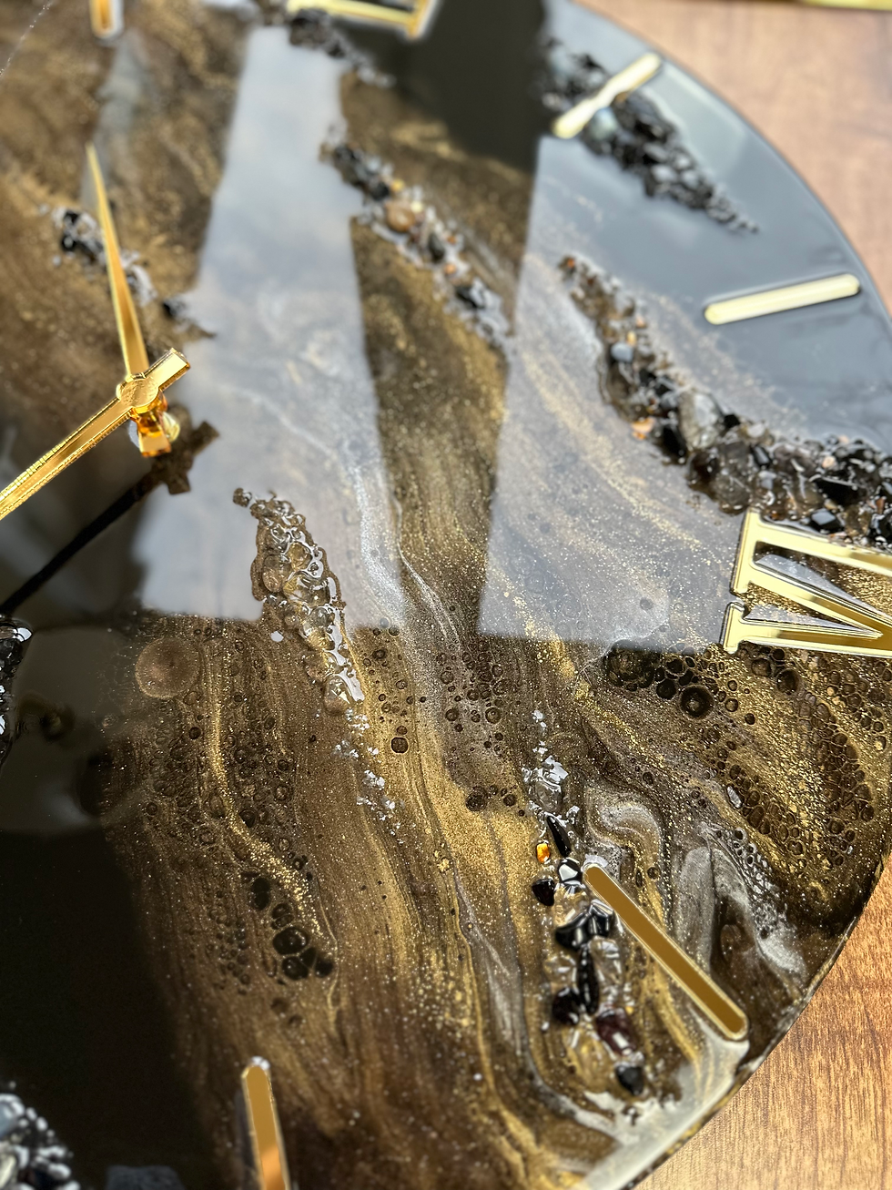 Thumbnail: Shiny Gold and Black Epoxy Resin Clock