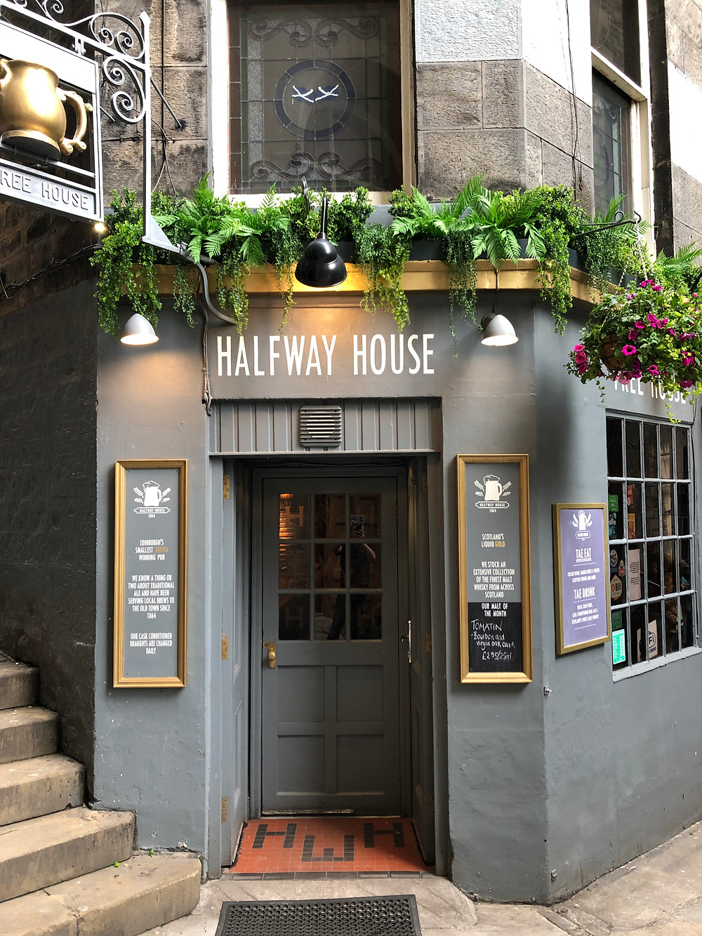 Outdoor artificial planting for commercial pubs, bars and restaurants.