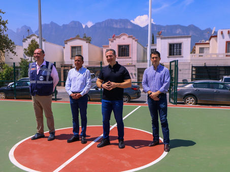 Entrega alcalde rehabilitación del parque en colonia Cumbres San Agustín