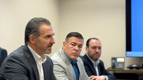 Recorre Adrián de la Garza Puerto Comercial de Laredo, Texas