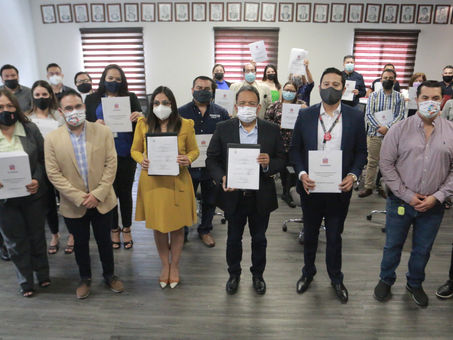 Firma Escobedo convenio con universidades; otorgará becas de estudio