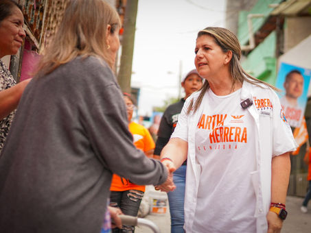 Realiza candidata recorrido en Monterrey