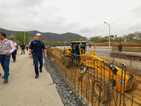 Supervisan avance del 80% en el Circuito Vial Huajuco