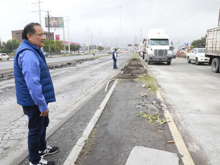 Avanzan obras en Sendero; habilitan carril reconstruido con concreto