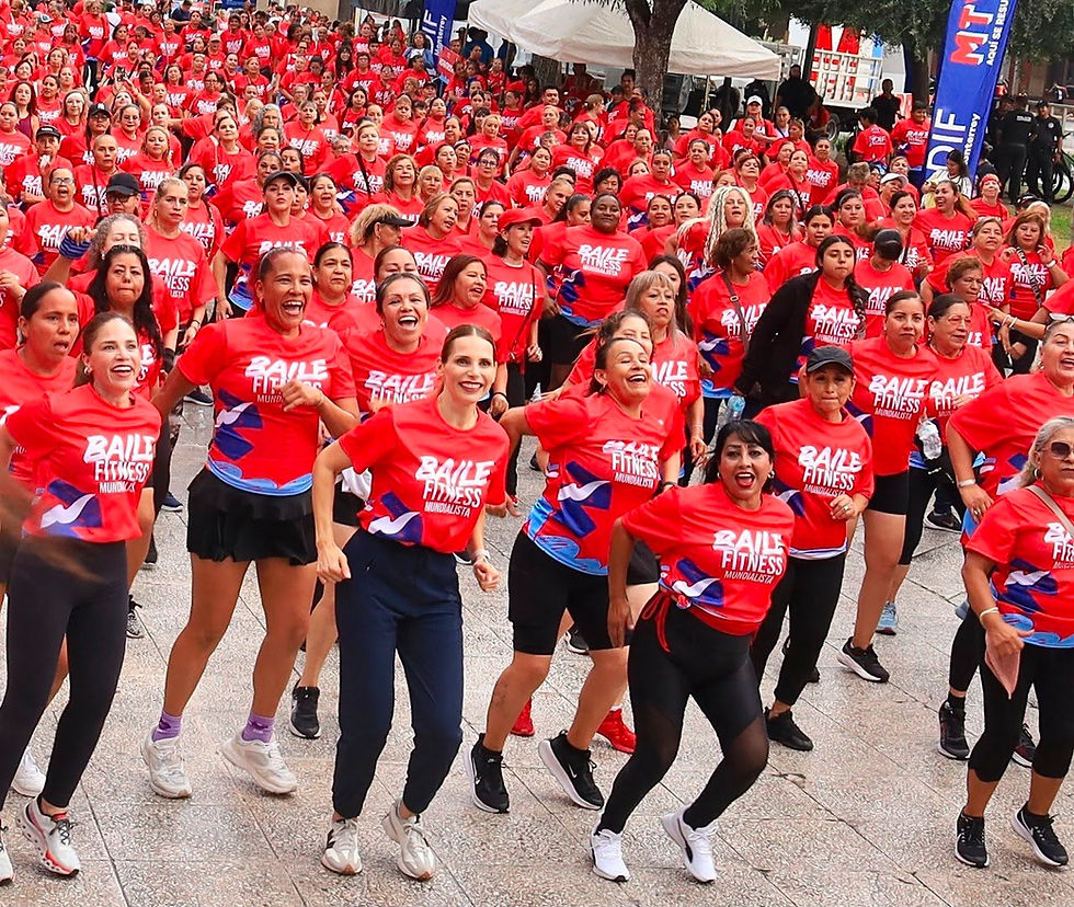 Participan casi mil mujeres en el primer Baile Fitness del DIF Monterrey