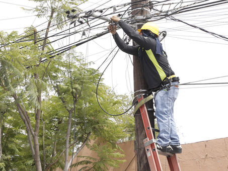 Avanza Escobedo en retiro de cables en desuso