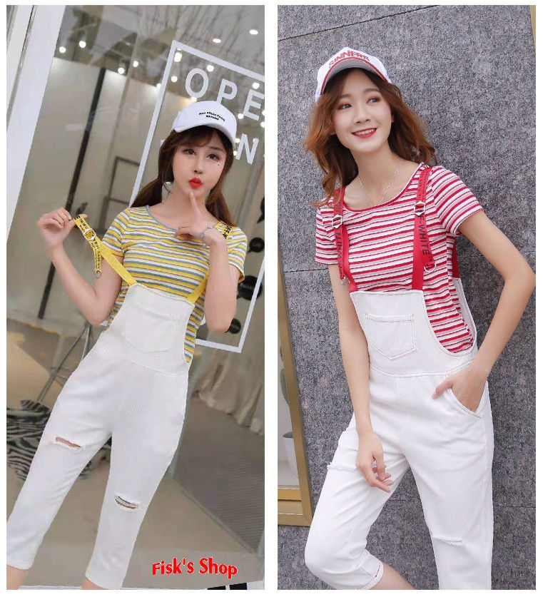 Set quần yếm trắng áo phông kẻ ngang