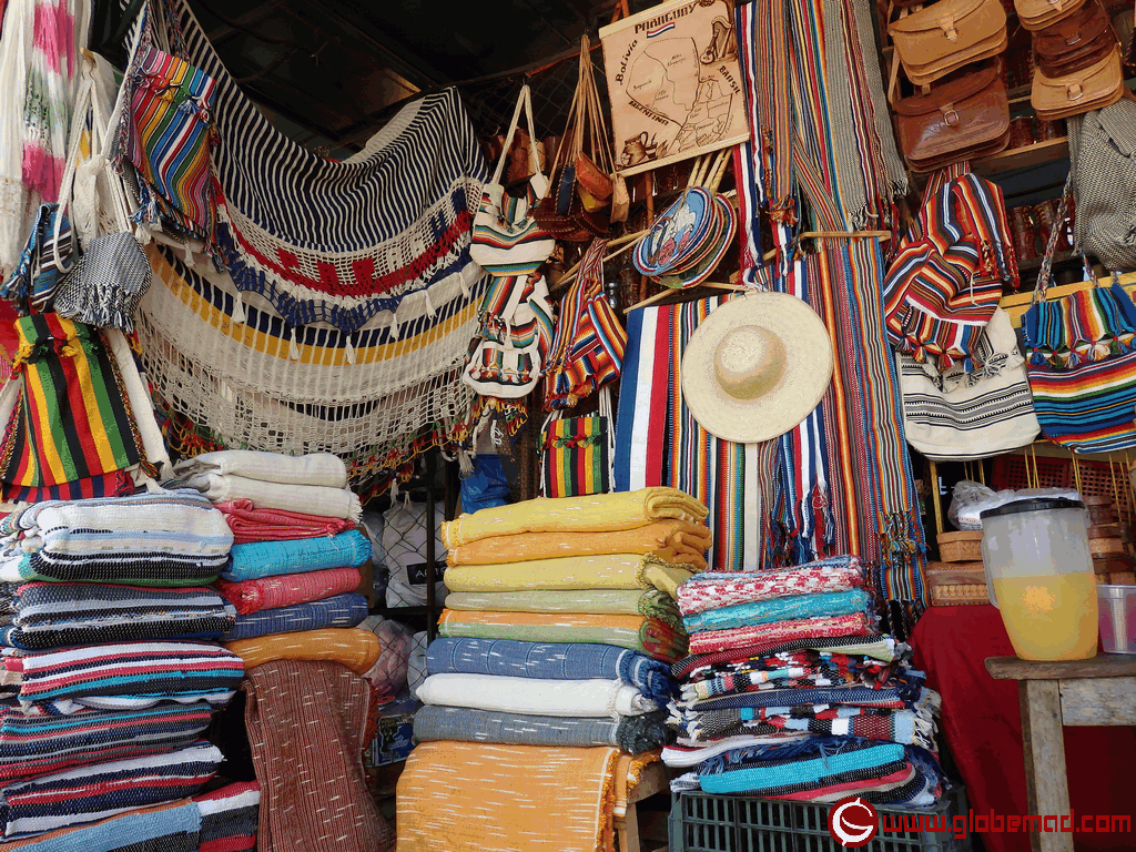 Textiles dans le marché artisanal