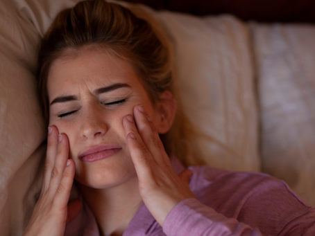 Cómo influyen la postura, el bruxismo y la mordida en la estética facial