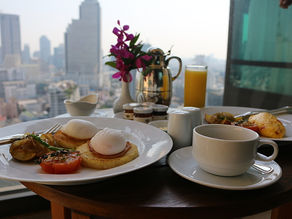 来去半岛酒店住一晚,昭批耶河岸西岸经典五星,果然名不虚传:The Peninsula Bangkok Hotel