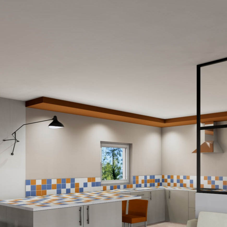 Délimitation de la cuisine avec une peinture beige et faux plafond orange avec spot encastré