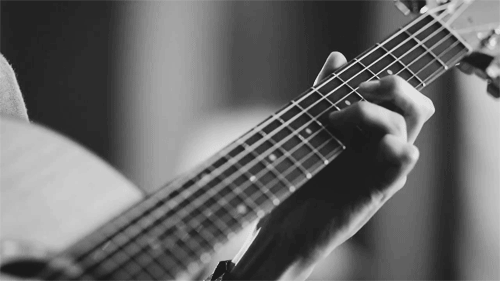 tocando guitarra.gif
