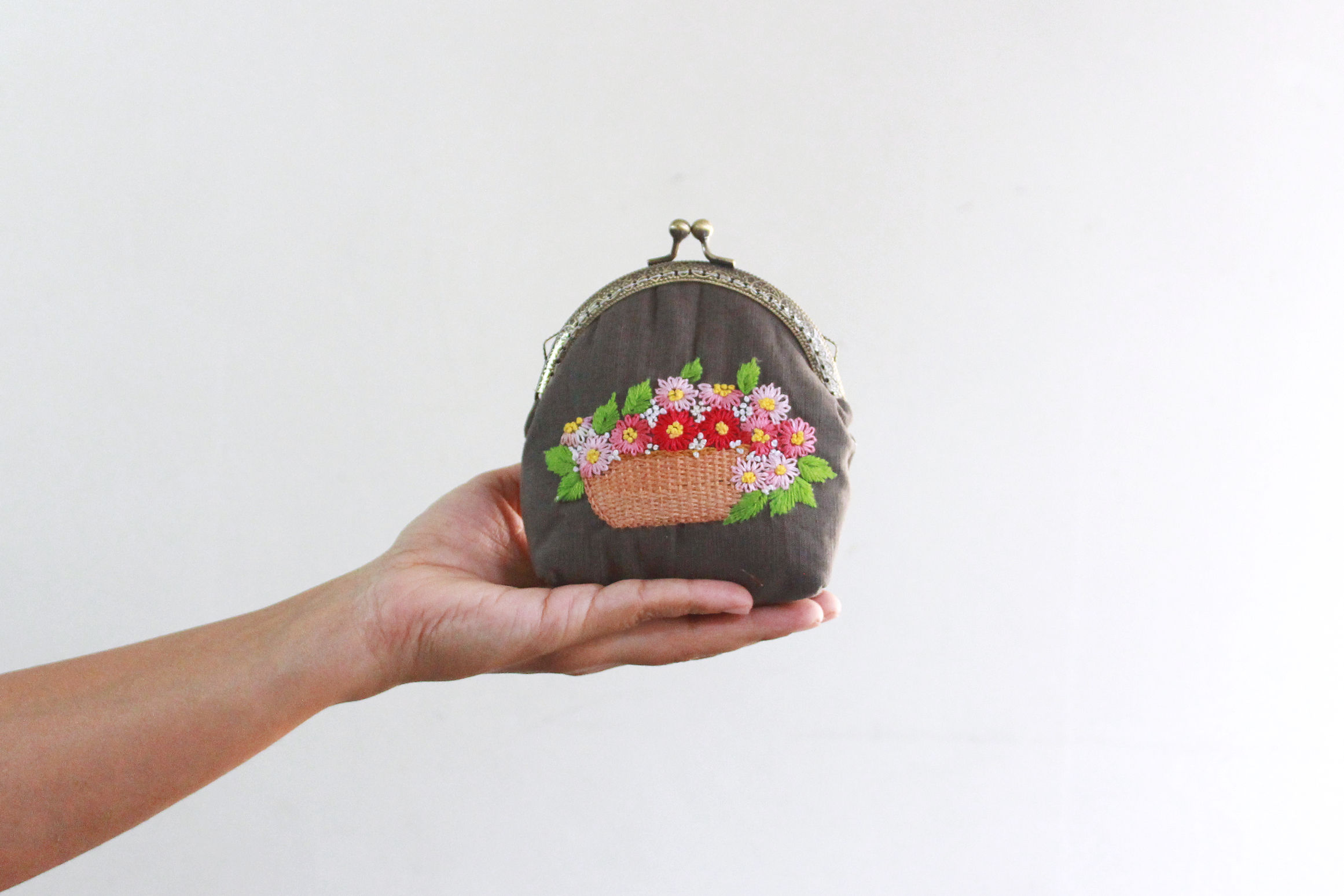4" Kiss Lock Pouch