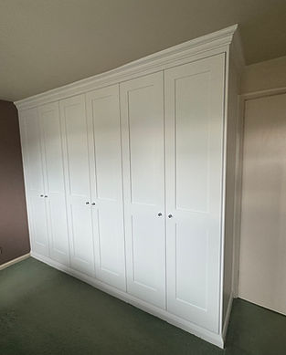 Bespoke fitted wardrobe in Mayfield bedroom