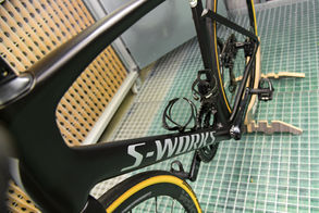 Carbon Reparatur, Carbon Reparatur Schweiz, Carbon rahmen Reparatur, Carbon schaden am Fahrrad, Carbon rahmen gebrochen, Velorahmen reparieren, Velo Reparatur Bern, Carbon rahmen Lackieren Schweiz, Velo lackieren, Velo lackieren Schweiz, Velo lackieren Bern, Fahrradrahmen Reparatur, Fahrradrahmen Lackierung, Bikerecovery