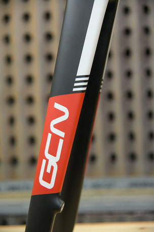 Carbon Reparatur, Carbon Reparatur Schweiz, Carbon rahmen Reparatur, Carbon schaden am Fahrrad, Carbon rahmen gebrochen, Velorahmen reparieren, Velo Reparatur Bern, Carbon rahmen Lackieren Schweiz, Velo lackieren, Velo lackieren Schweiz, Velo lackieren Bern, Fahrradrahmen Reparatur, Fahrradrahmen Lackierung, Bikerecovery