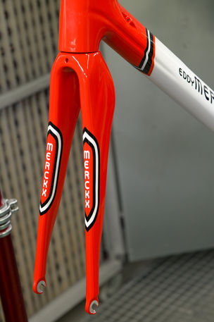 Carbon Reparatur, Carbon Reparatur Schweiz, Carbon rahmen Reparatur, Carbon schaden am Fahrrad, Carbon rahmen gebrochen, Velorahmen reparieren, Velo Reparatur Bern, Carbon rahmen Lackieren Schweiz, Velo lackieren, Velo lackieren Schweiz, Velo lackieren Bern, Fahrradrahmen Reparatur, Fahrradrahmen Lackierung, Bikerecovery