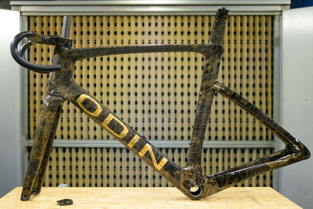 Carbon Reparatur, Carbon Reparatur Schweiz, Carbon rahmen Reparatur, Carbon schaden am Fahrrad, Carbon rahmen gebrochen, Velorahmen reparieren, Velo Reparatur Bern, Carbon rahmen Lackieren Schweiz, Velo lackieren, Velo lackieren Schweiz, Velo lackieren Bern, Fahrradrahmen Reparatur, Fahrradrahmen Lackierung, Bikerecovery